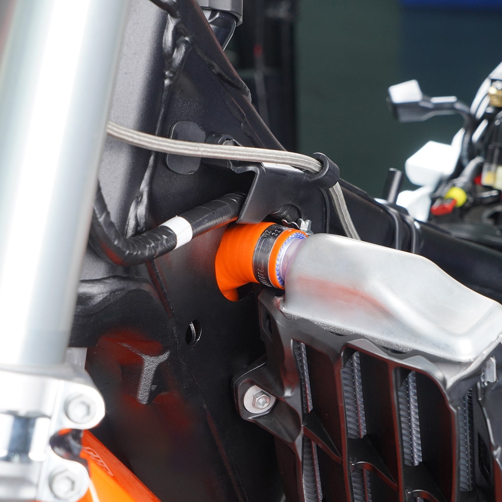 Rahmen T-Stück Schlauchschellensatz für KTM 125-450 XC/SX 23-24 XCW/EXC 2024 Husqvarna 125-501 TE 2024 GasGas EX/EC 2024
