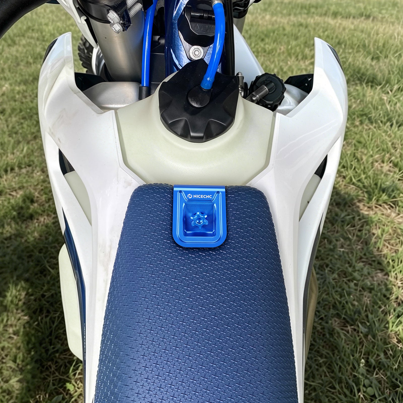 Sitzbank Befestigungsabdeckung Kit für Husqvarna 125-450 FC/FX/TX/TC 23-26 150-501 TE/FE 24-26