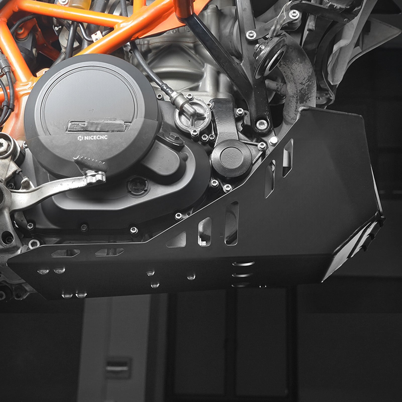 Unterfahrschutz mit integriertem Werkzeugkasten für Gas Gas 700 SM ES 2022–2025