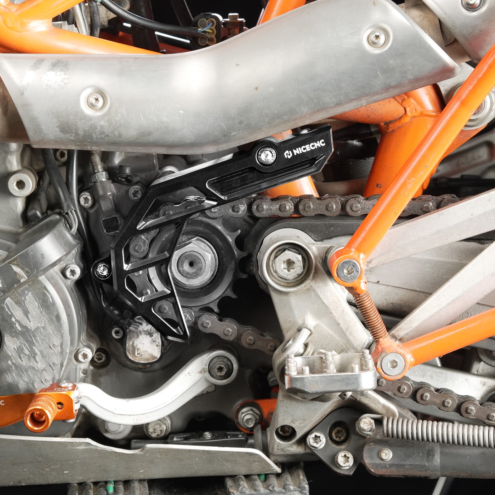 Kettenschutz Gehäuseschutz Zahnkranzabdeckung für Husqvarna 701 Enduro SM 2016-2025