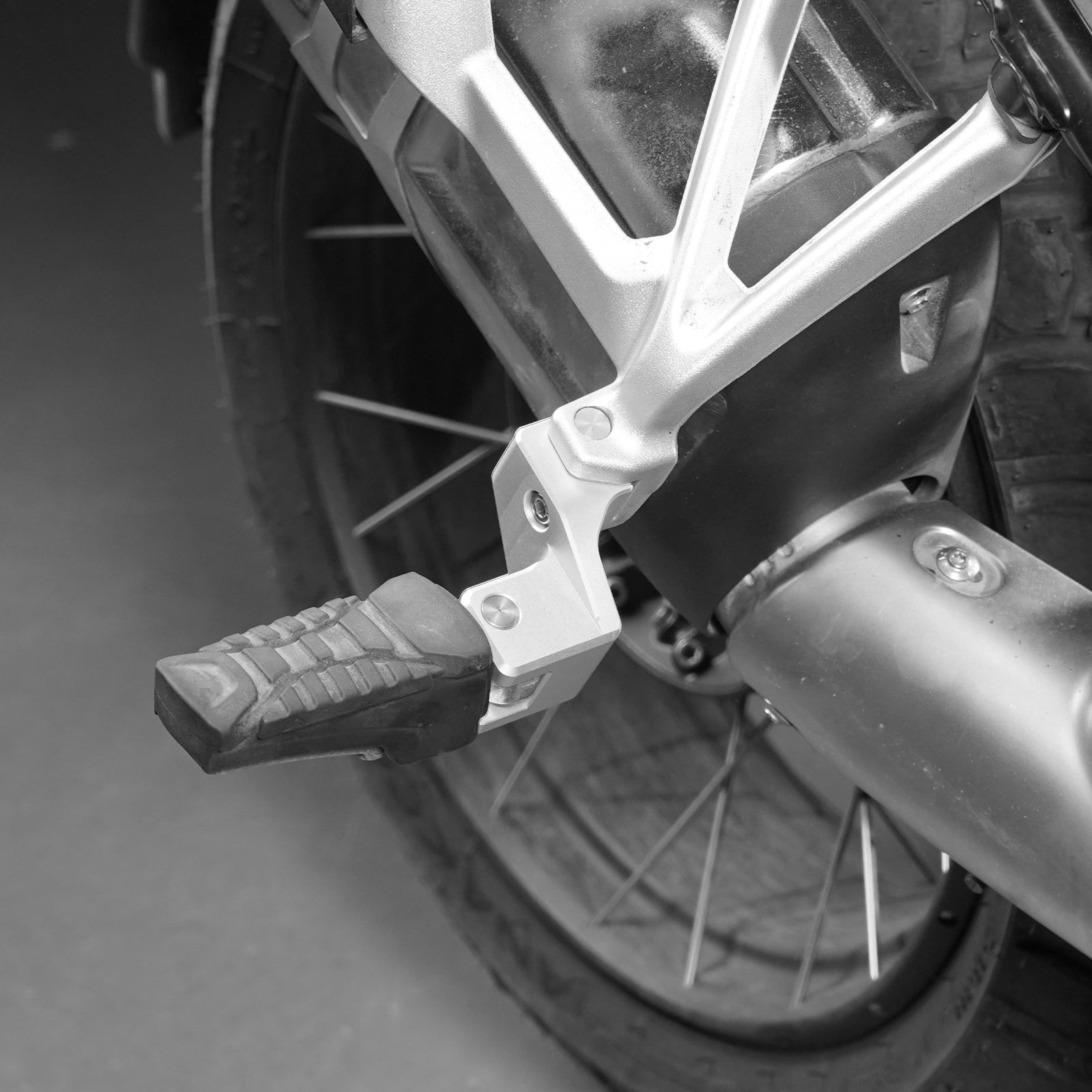 Beifahrer-Fußrasten-Tieferlegungssatz für BMW R1250GS/R1250GS Adventure, 40 mm Drop und 15 mm Forward