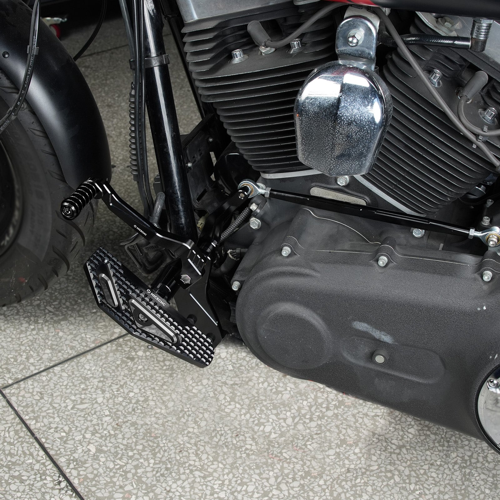 Vorverlegte Fußrastenanlage für Harley Dyna Low Rider Street Bob Fat Bob