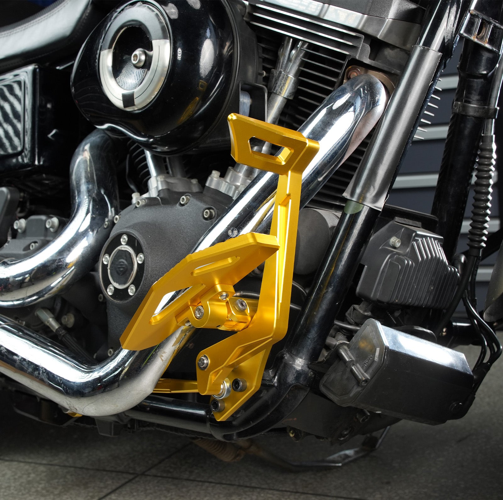 Vorverlegte Fußrastenanlage für Harley Dyna Low Rider Street Bob Fat Bob