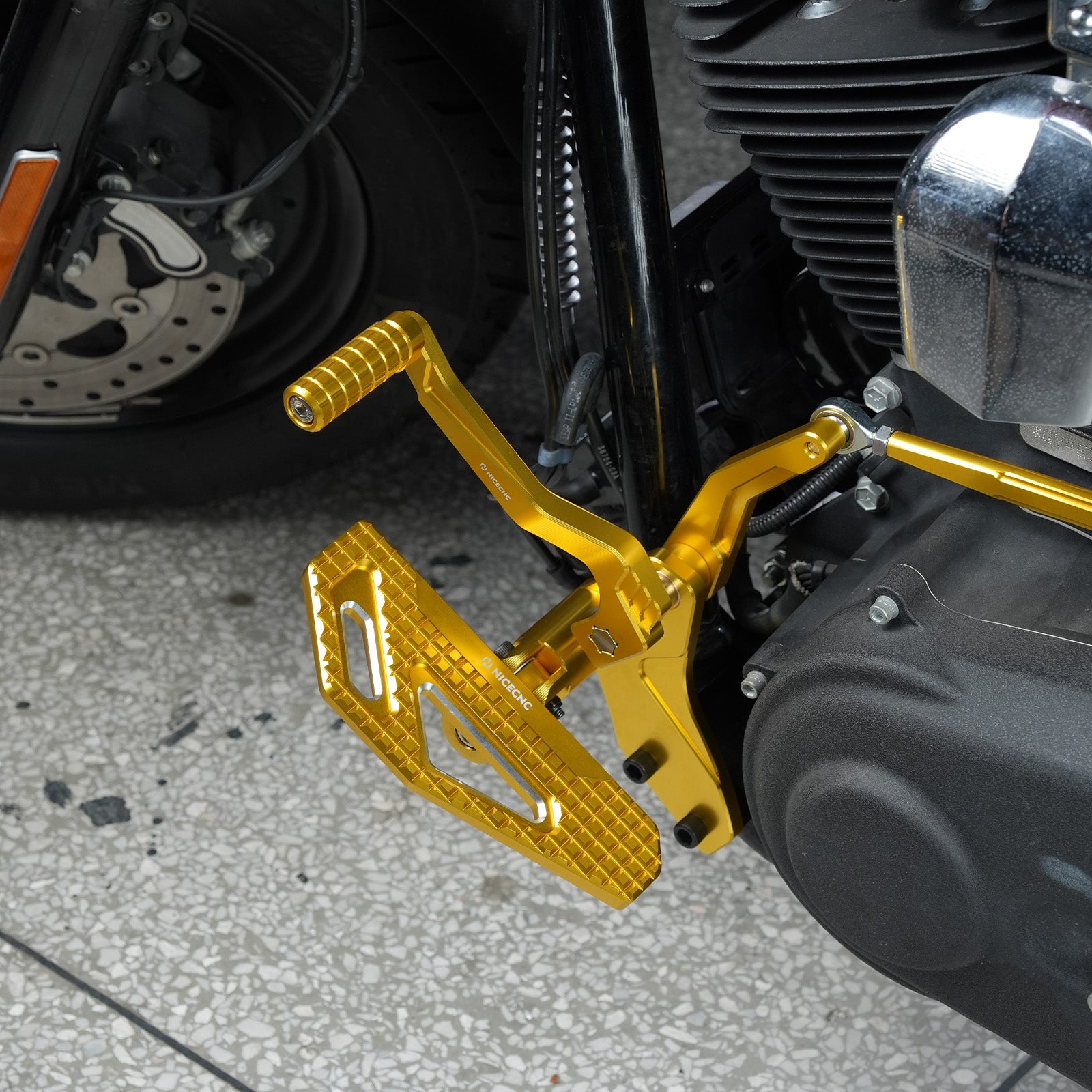 Vorverlegte Fußrastenanlage für Harley Dyna Low Rider Street Bob Fat Bob