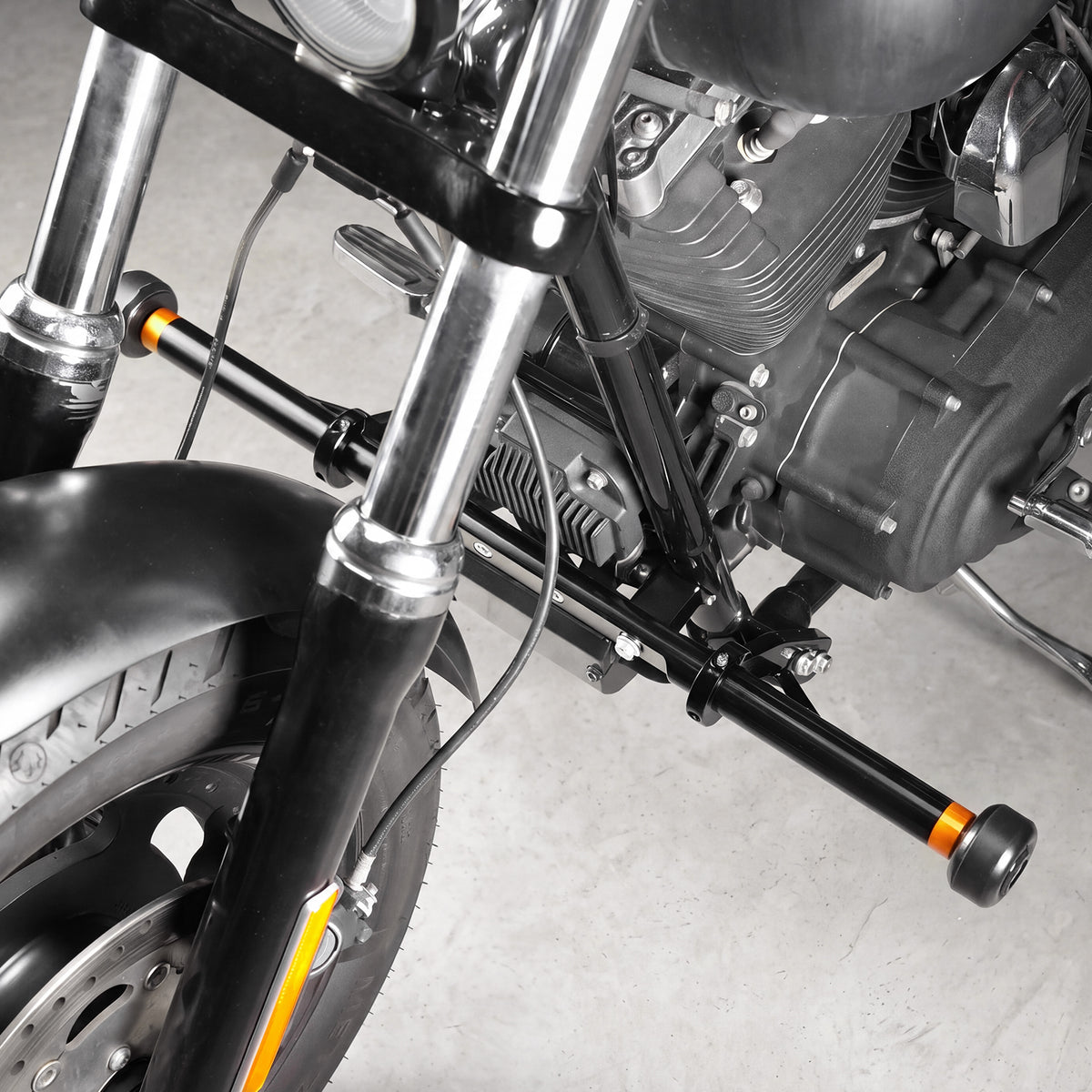 Przedni gmole silnika do Harley Dyna Low Rider Street Fat Bob Super Wide Glide