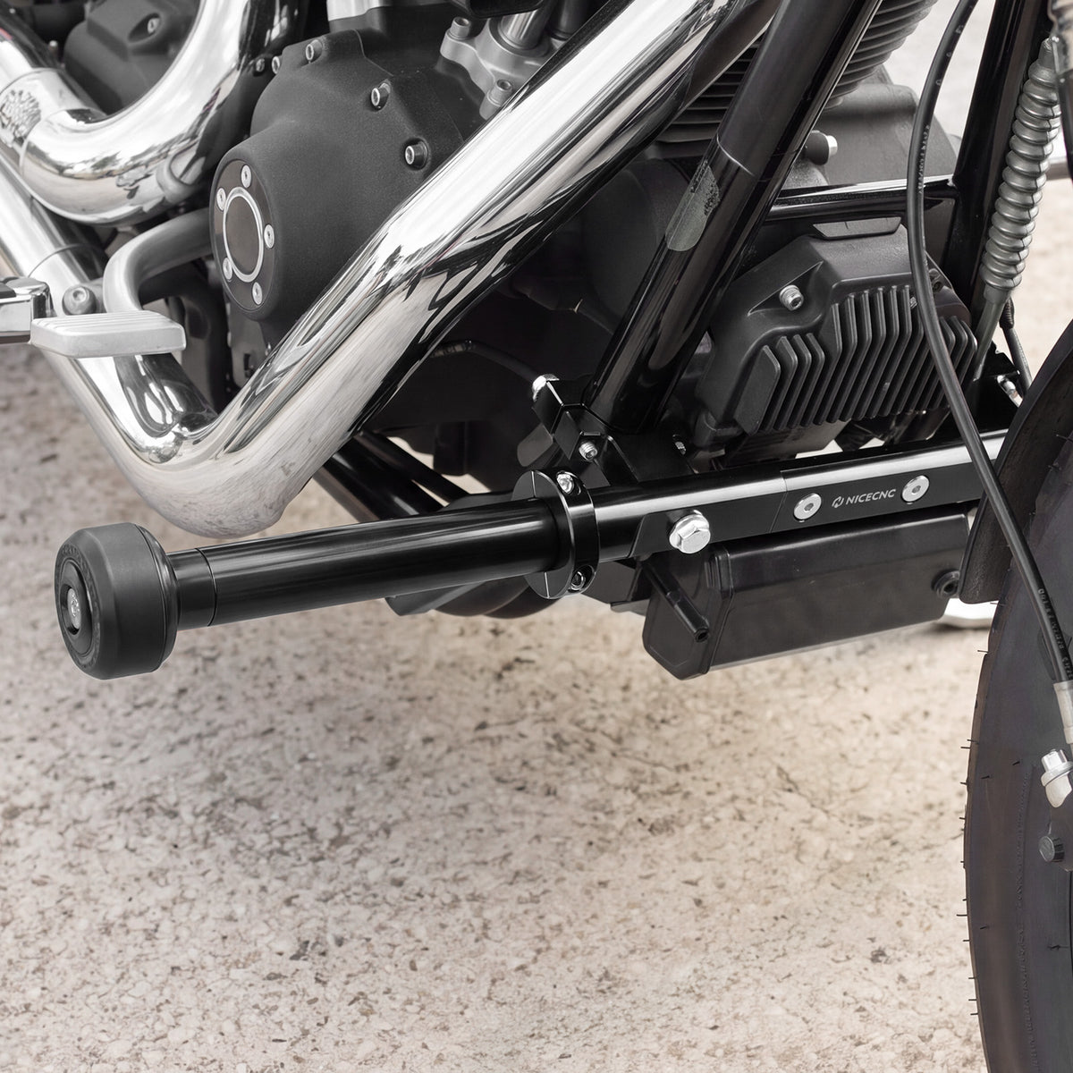 Przedni gmole silnika do Harley Dyna Low Rider Street Fat Bob Super Wide Glide