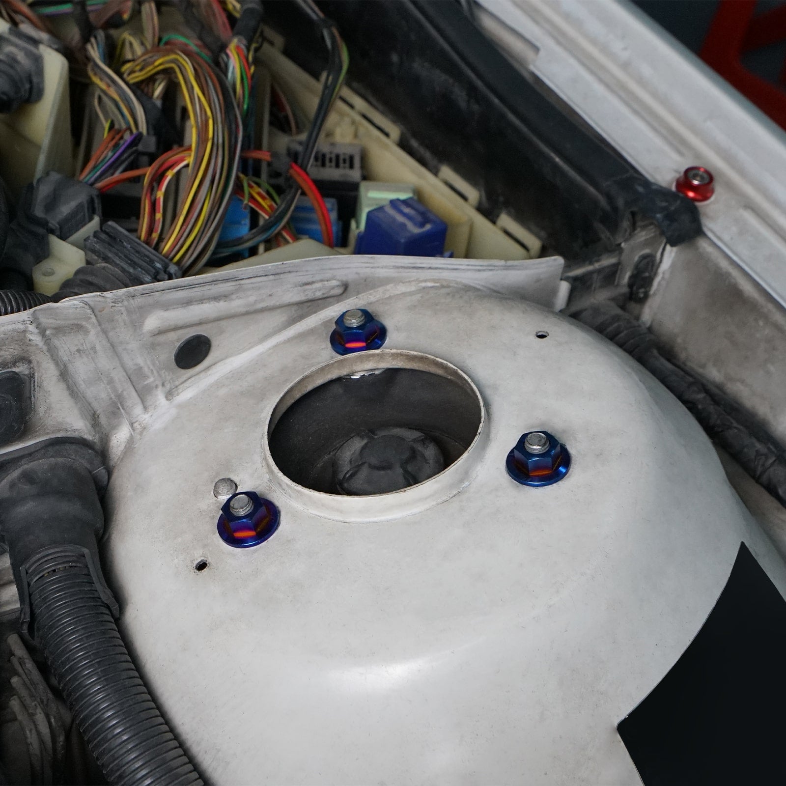 Titan-Federbein-Dämpferturm-Verkleidungsmuttern-Kit für BMW E46 E90 E92