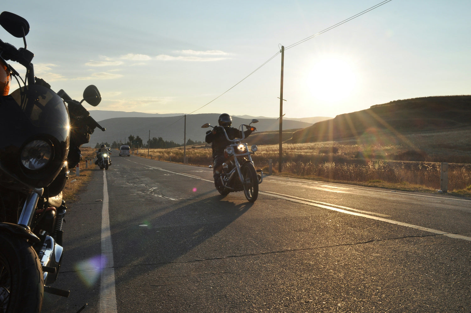 Harley Dyna vs Softail – Welche passt besser zu deinem Fahrstil?