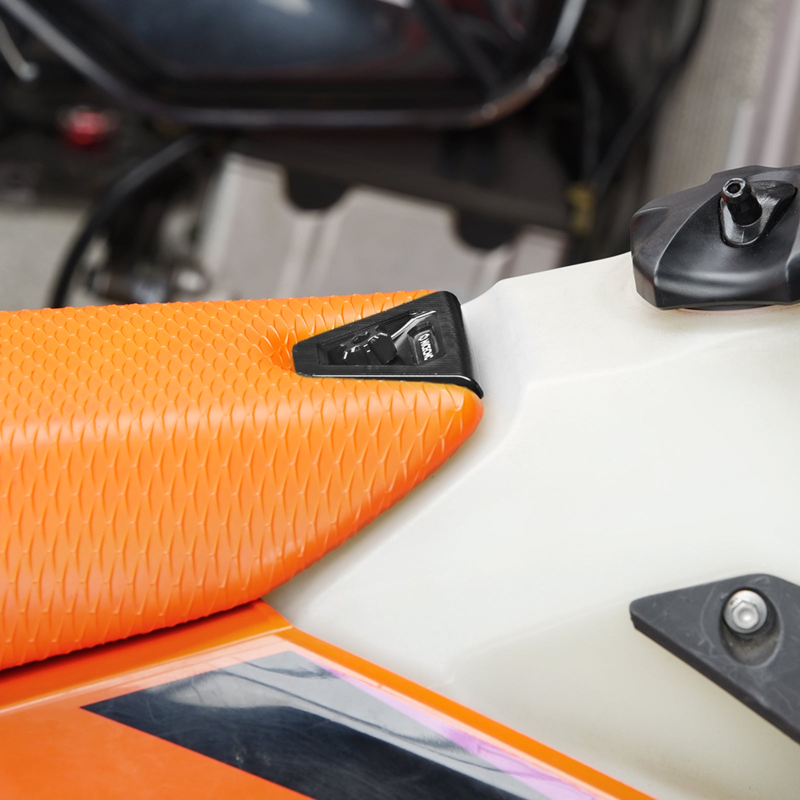 Sitzbefestigungs-Abdeckungs-Set für KTM 125–450 XC SX XC-F SX-F 23–26 / 150–500 EXC XC-W 24–26