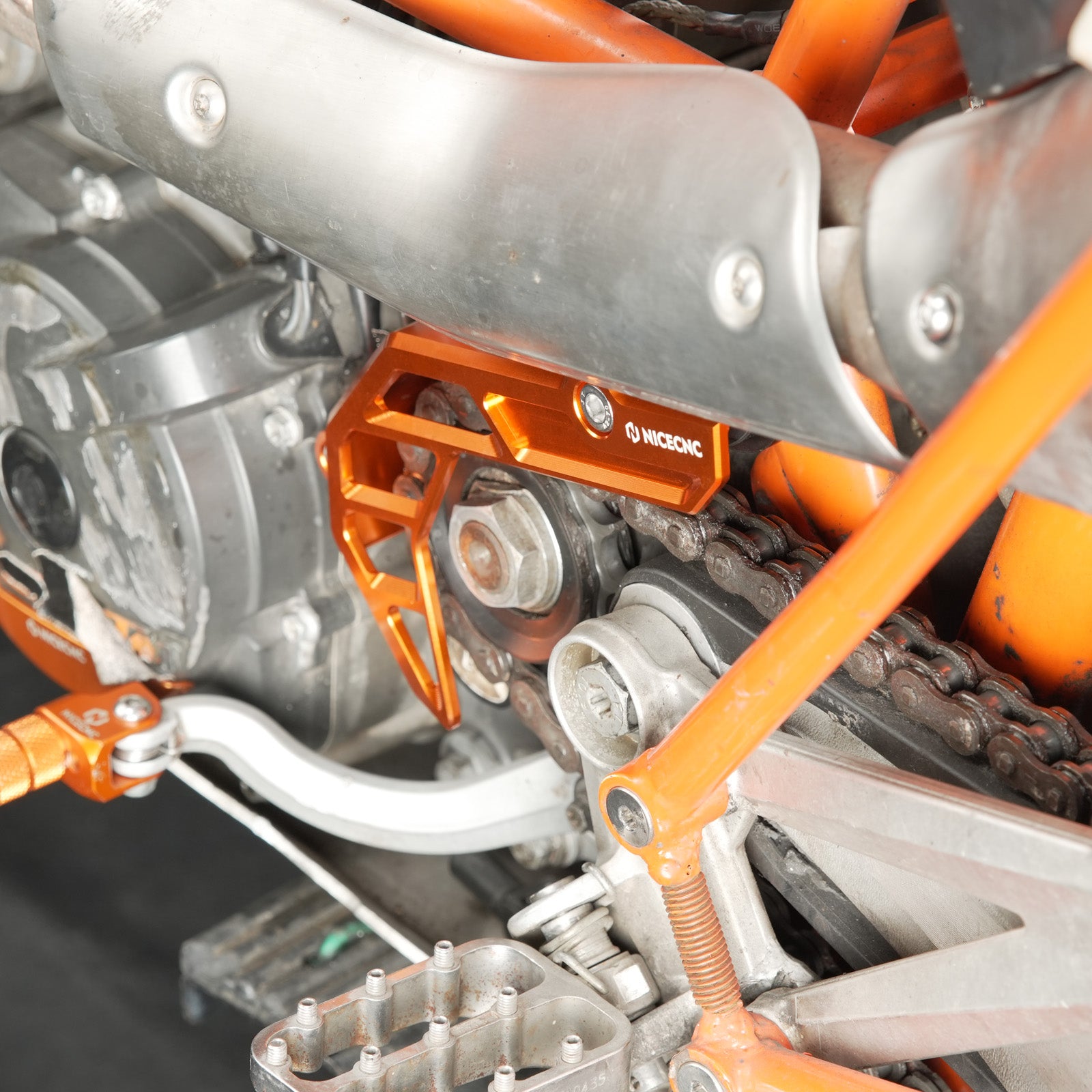 Kettenschutz Gehäuseschutz Zahnkranzabdeckung für KTM 690 Enduro SMC R 2009-2025