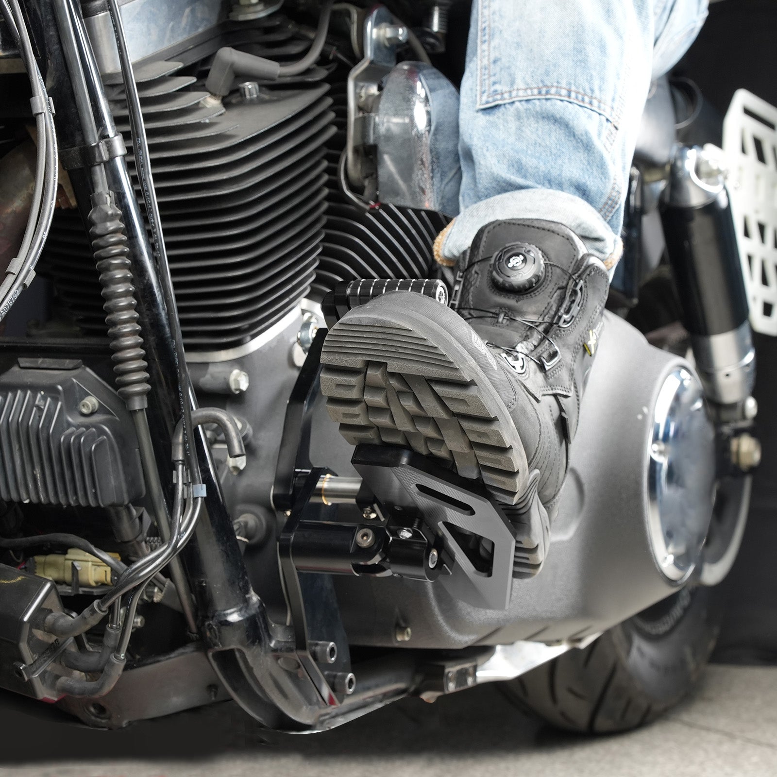 Vorverlegte Fußrastenanlage für Harley Dyna Low Rider Street Bob Fat Bob