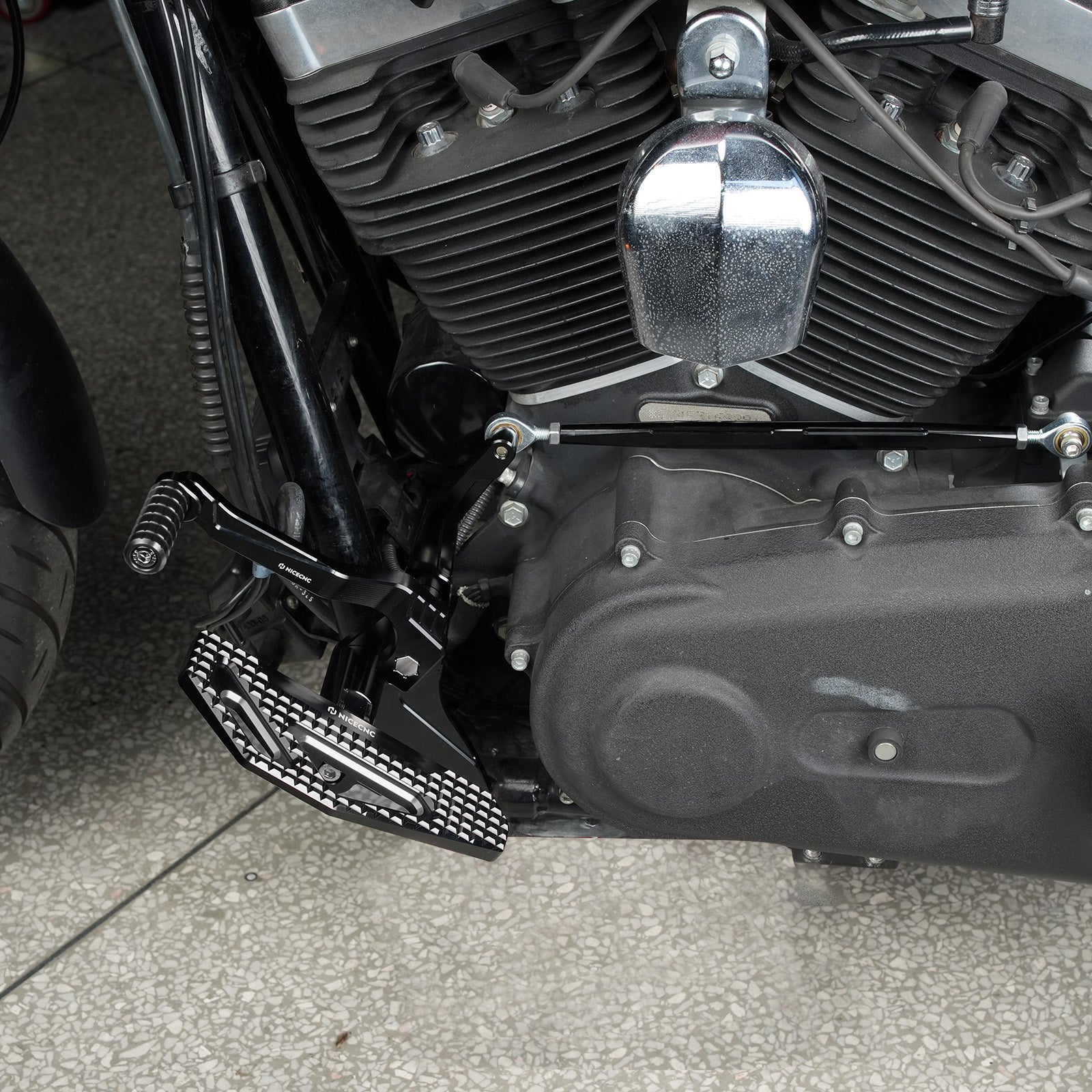 Vorverlegte Fußrastenanlage für Harley Dyna Low Rider Street Bob Fat Bob