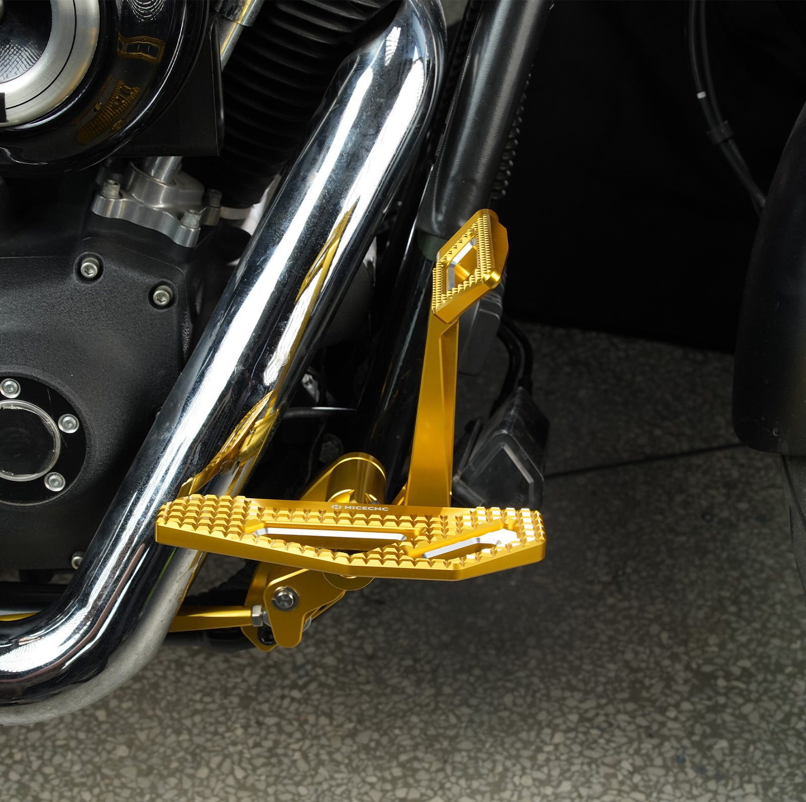 Vorverlegte Fußrastenanlage für Harley Dyna Low Rider Street Bob Fat Bob