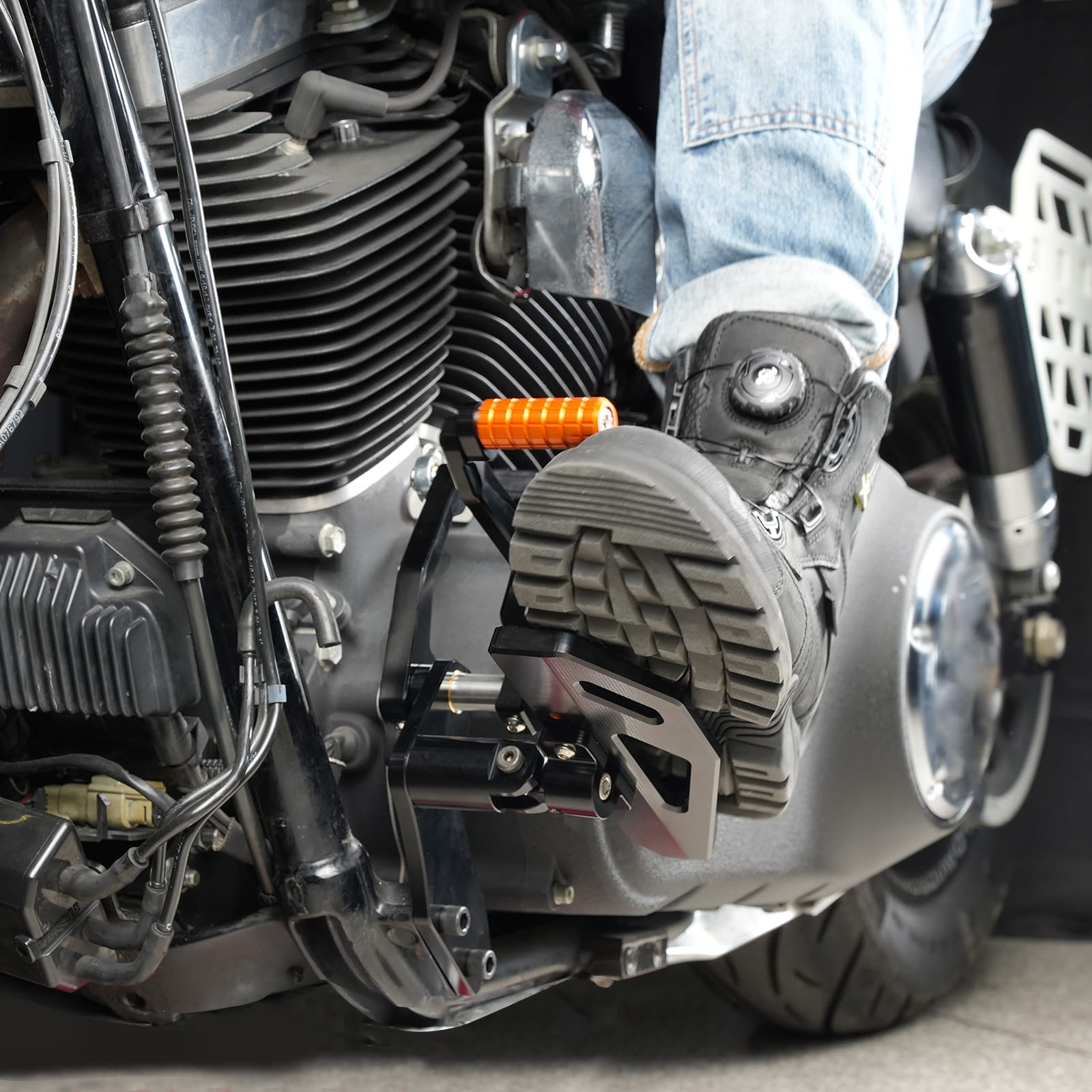 Vorverlegte Fußrastenanlage für Harley Dyna Low Rider Street Bob Fat Bob