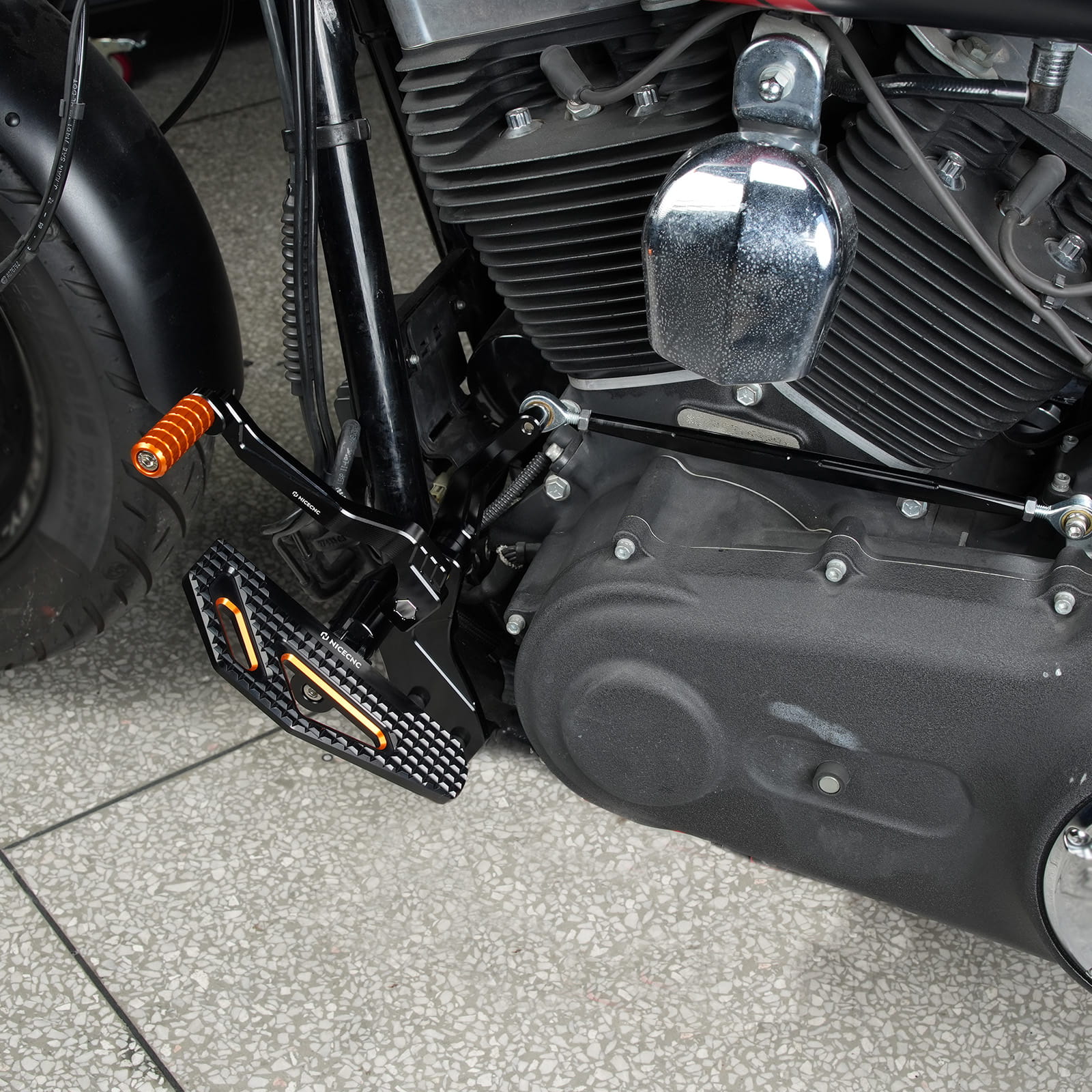 Vorverlegte Fußrastenanlage für Harley Dyna Low Rider Street Bob Fat Bob