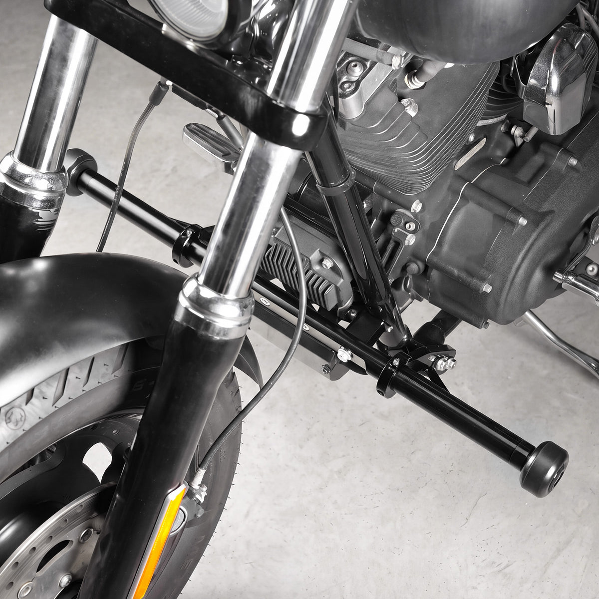 Przedni gmole silnika do Harley Dyna Low Rider Street Fat Bob Super Wide Glide
