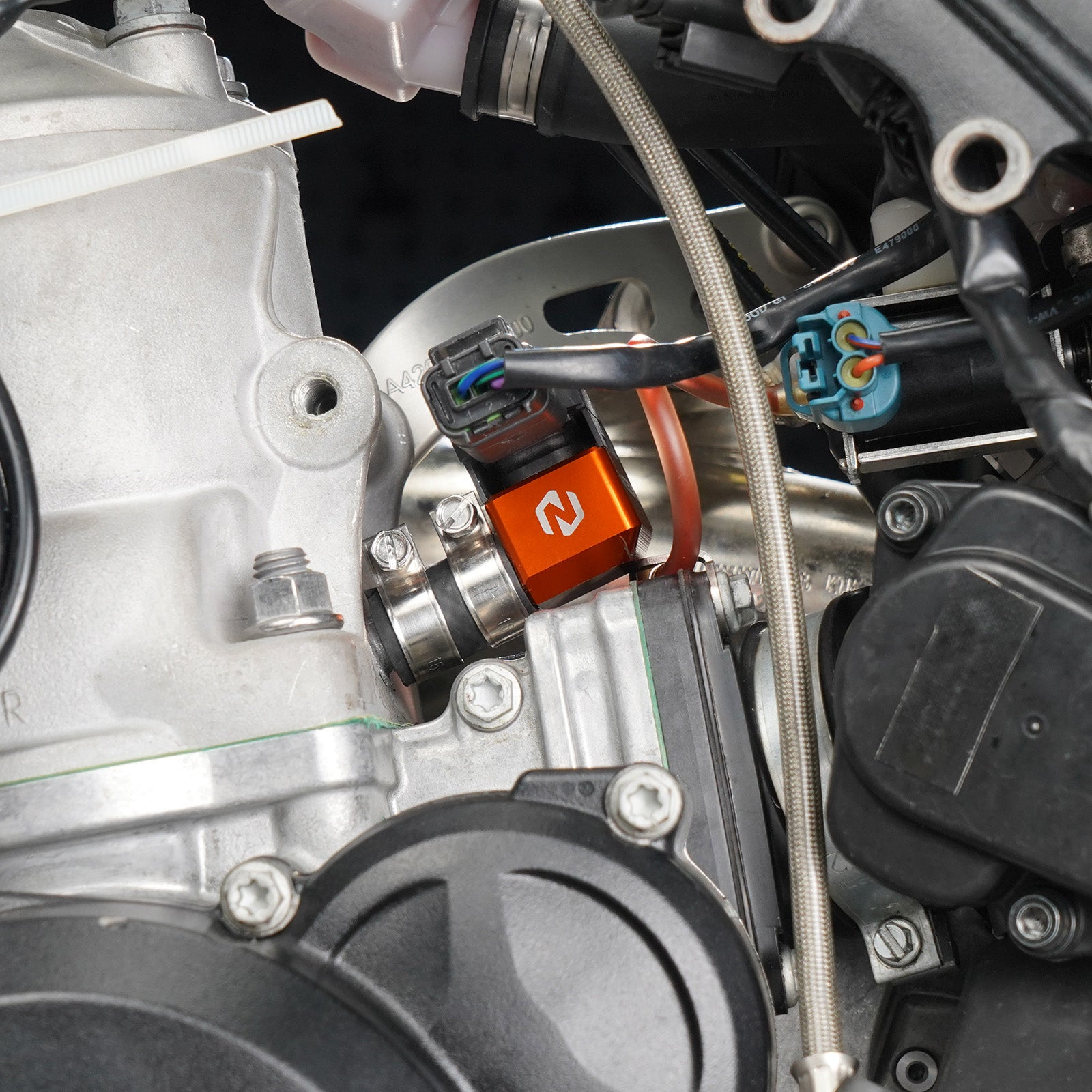 TBI Kurbelgehäuse-Drucksensorhalterung für KTM 125 250 300 SX XC 23-26 / 250 300 EXC XCW 24-26